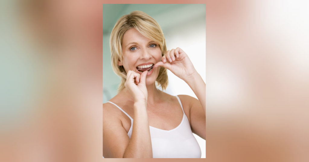 Die Zahnseide und wie man sie richtig anwendet